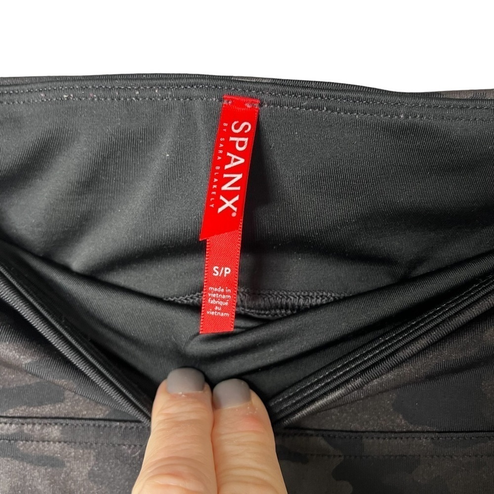Spanx Faux Leather Camo Leggings Black Size Small 20185R Power Waistband - Picture 7 of 10